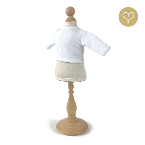 White long-sleeved shirt